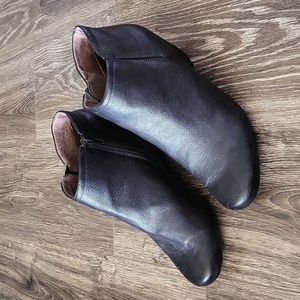 Natural Soul black wedge bootie size 10